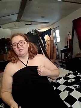 XEmoxkittyx online show from February 12, 2026, 7:09 pm