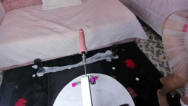 HOT EMIILY  online show from October 25, 2025, 11:51 am