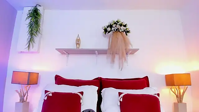 Snapshot of LuciaBenett_ chatting on October 19, 2025, 7:25 pm LuciaBenett online show from October 19, 2025, 7:25 pm