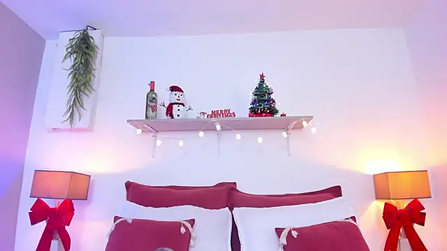 Snapshot of LuciaBenett_ chatting on December 2, 2025, 7:20 pm LuciaBenett online show from December 2, 2025, 7:20 pm