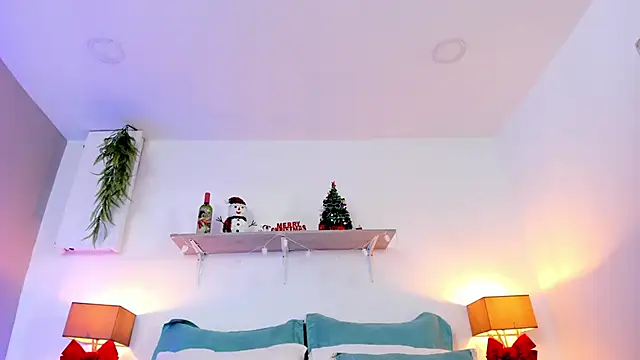 Snapshot of LuciaBenett_ chatting on January 9, 2026, 7:04 pm LuciaBenett online show from January 9, 2026, 7:04 pm