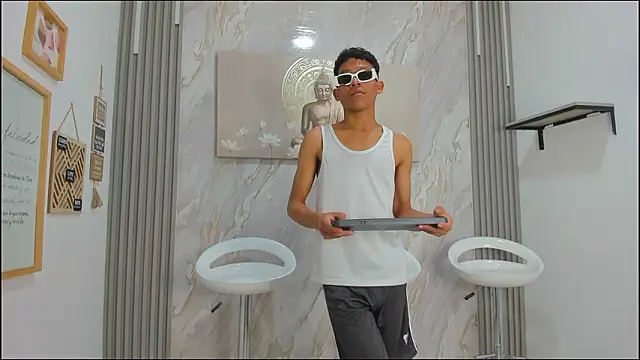 BEAUTY BOYS1 online show from January 15, 2026, 7:24 am