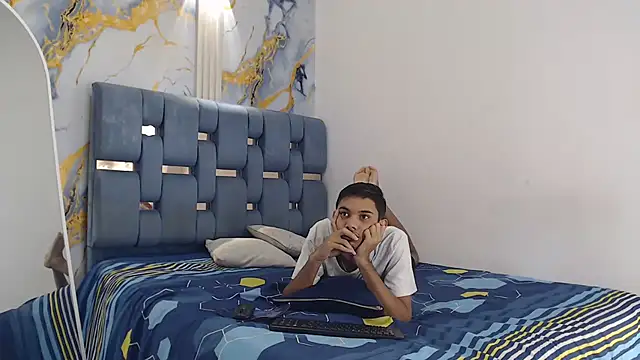 BEAUTY BOYS1 online show from March 31, 2026, 1:33 pm