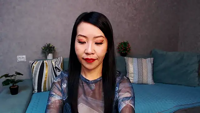 LiaPak online show from November 21, 2025, 1:04 am