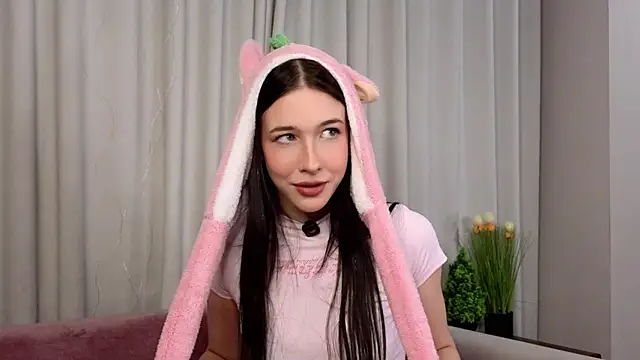 EviaRabasca online show from February 13, 2026, 11:17 am