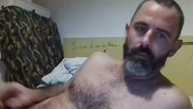 Snapshot of whatYwantMorrre chatting on October 3, 2025, 7:44 pm whatYwantMorrre online show from October 3, 2025, 7:44 pm