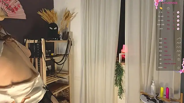 laracroftmansion online show from March 4, 2026, 4:35 pm