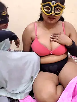 Hot modal online show from December 2, 2025, 4:18 am