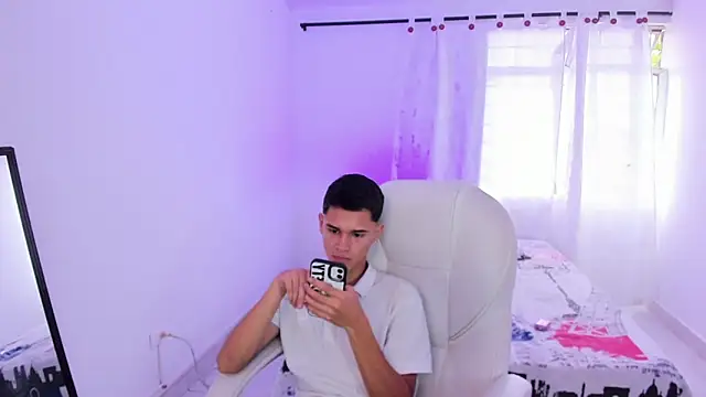 Aron Boyy online show from September 17, 2025, 7:37 pm