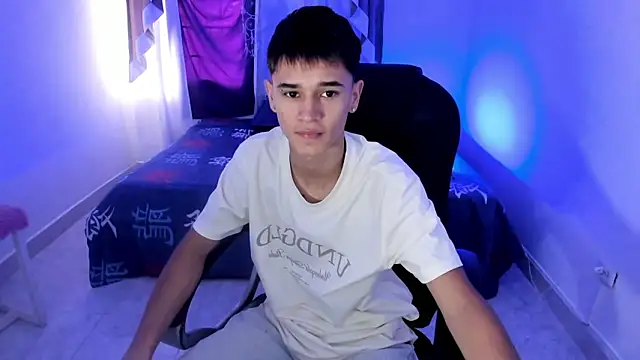 Aron Boyy online show from October 3, 2025, 7:55 pm