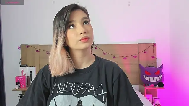 Snapshot of Akatsumi_ chatting on October 31, 2025, 2:51 pm Akatsumi  online show from October 31, 2025, 2:51 pm