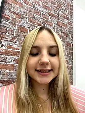 Sky Cutie online show from September 9, 2025, 4:23 am