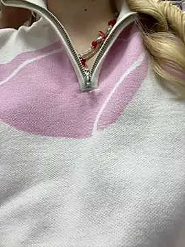 Sky Cutie online show from October 20, 2025, 4:24 am