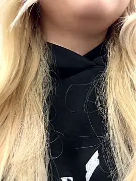 Sky Cutie online show from November 2, 2025, 4:37 am