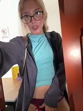 SweetBunnyGF online show from April 6, 2026, 8:21 pm