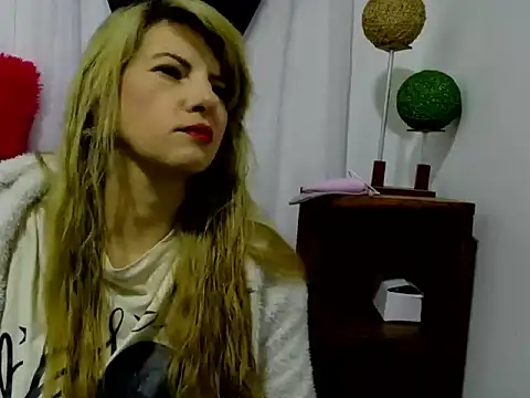 katioska25 online show from October 17, 2025, 2:08 pm