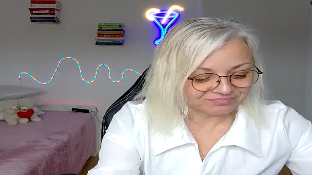 Linsy Kim online show from March 26, 2026, 9:59 am