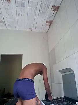 Snapshot of leumas_gg chatting on December 22, 2025, 12:13 pm leumas gg online show from December 22, 2025, 12:13 pm