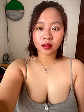 maianhcute online show from October 28, 2025, 1:20 am