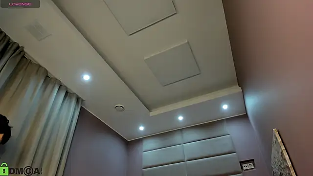 Adeline Perle online show from October 15, 2025, 1:06 am