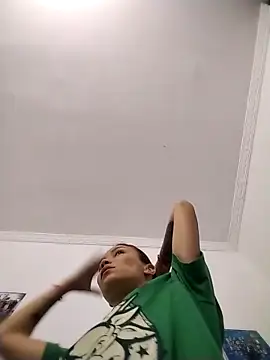 dulcelatin21 online show from October 25, 2025, 5:08 pm