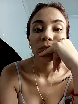 dulcelatin21 online show from December 14, 2025, 5:13 am