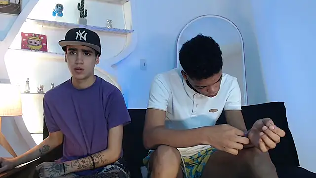 PRETTY FEM online show from September 17, 2025, 1:24 pm