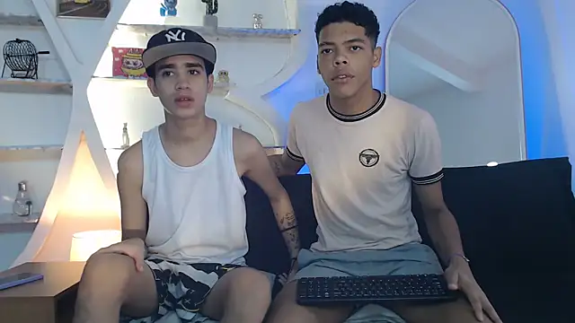 PRETTY FEM online show from September 18, 2025, 1:24 pm