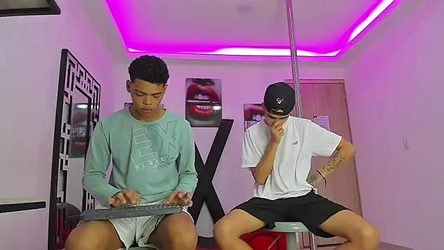 PRETTY FEM online show from October 12, 2025, 1:21 pm