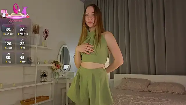 CarollSmithh online show from October 10, 2025, 9:03 pm