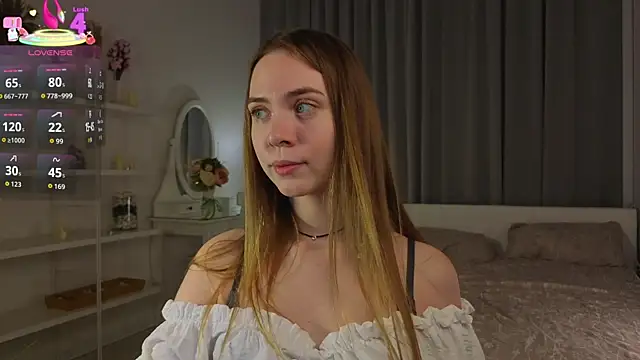 CarollSmithh online show from October 13, 2025, 8:42 pm