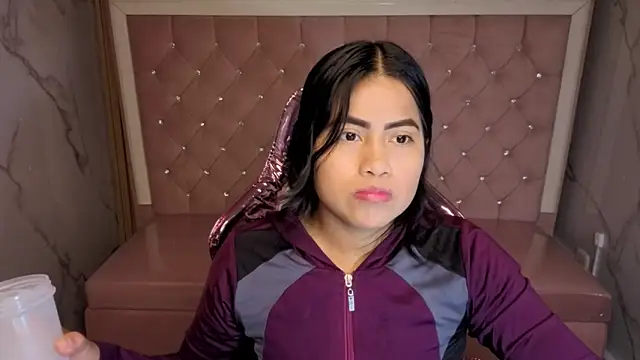 Victoria b  online show from November 11, 2025, 7:58 pm