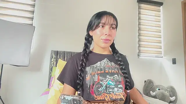 greciadom555 online show from October 2, 2025, 4:25 pm