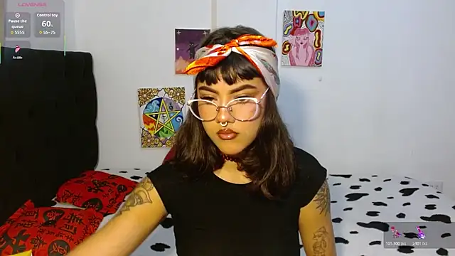 Divinejewel444 online show from October 27, 2025, 7:45 am