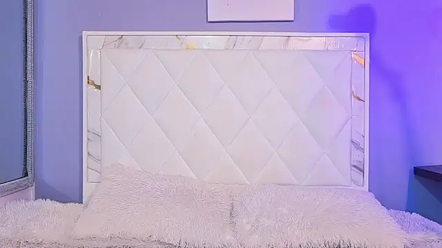 Snapshot of melody-rouss chatting on June 5, 2026, 7:25 am melody-rouss online show from June 5, 2026, 7:25 am