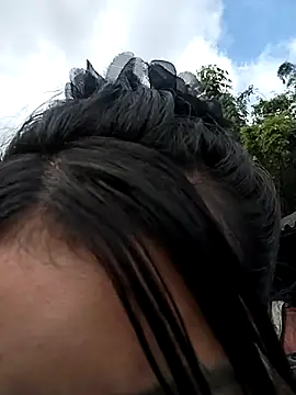 lylylove online show from October 2, 2025, 12:50 am