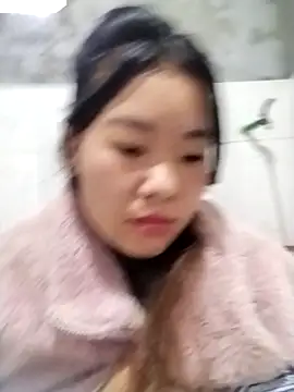 lylylove online show from October 25, 2025, 2:41 am