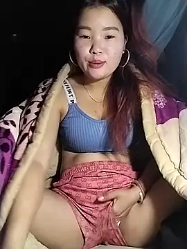 lylylove online show from February 4, 2026, 12:38 am