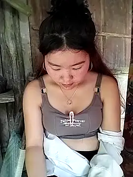 lylylove online show from March 28, 2026, 9:09 am