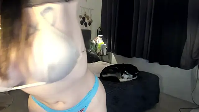 OliviaWho online show from September 16, 2025, 12:00 am