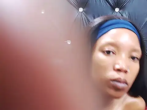 AppleAss02 online show from November 28, 2025, 8:44 pm