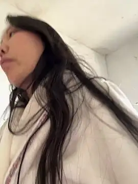 xiiuuff18 online show from November 19, 2025, 1:38 am