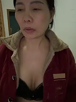 xiiuuff18 online show from February 1, 2026, 12:04 pm