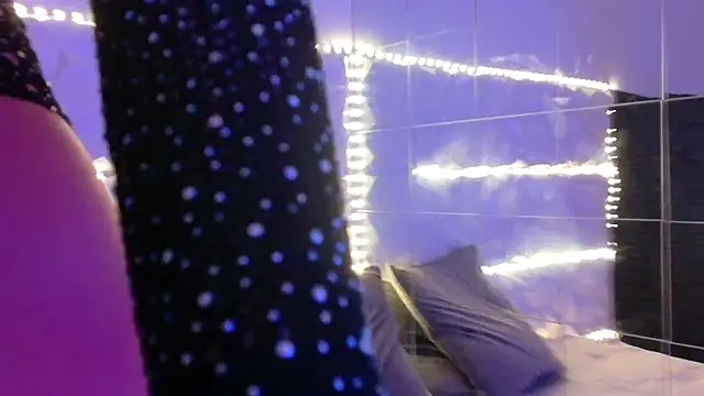 Aishha  online show from October 13, 2025, 5:07 am