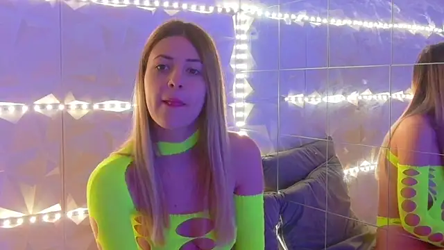 Aishha  online show from November 26, 2025, 5:52 am