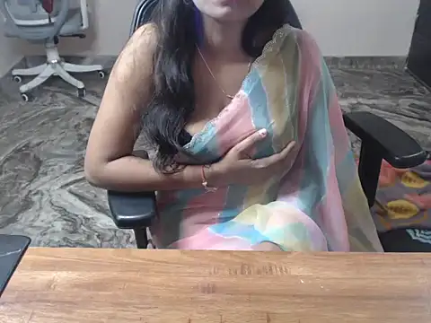  LoveBirds online show from March 3, 2026, 6:03 pm