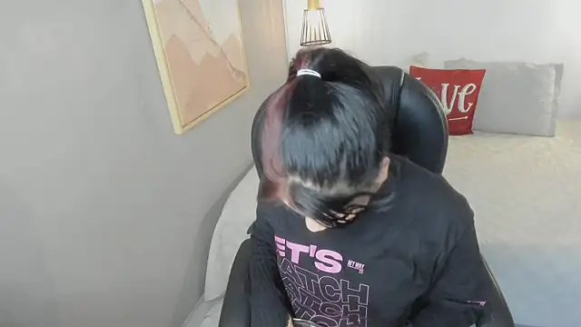 Julieth brown  online show from November 19, 2025, 7:47 pm