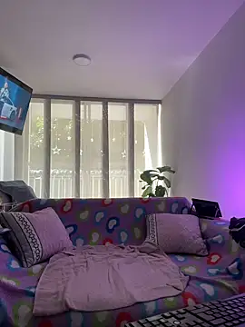 MoraInFire online show from December 15, 2025, 3:16 pm