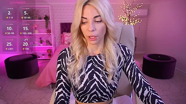 BellaRayyy online show from April 14, 2026, 12:55 pm