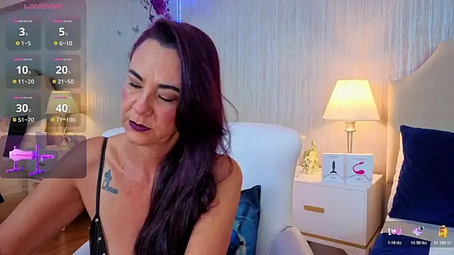 ScarleetJonson online show from December 3, 2025, 8:07 pm